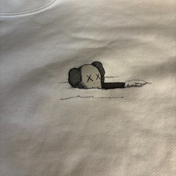 KAWS x Uniqlo Unisex Size Large Off White Long Sleeve Sweatshirt Cotton Oversize - Picture 2 of 10